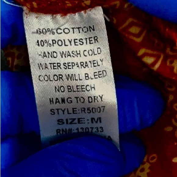 Umgee Red and Cream Patterned Blouse Size Medium, Open Back Slit , Cute - Picture 4 of 6